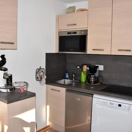 2 Pieces Avec Terrasse, Proche Commerces Et Telepherique, - Fr-1-464-92 Apartment